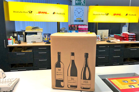 Paket zur Post bringen